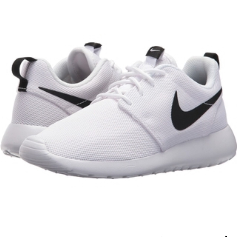 White Nike Roshe